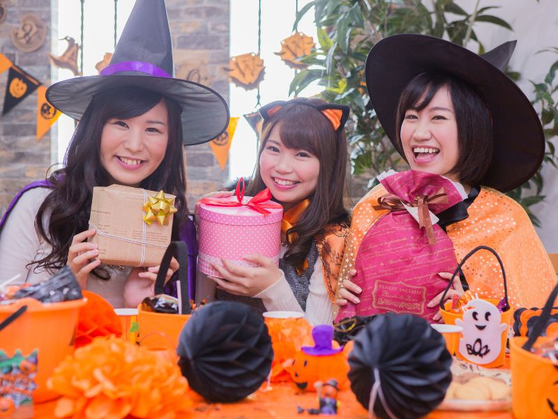 Top 10 Halloween Gifts for Trick-or-Treaters and Party Hosts